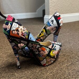Bumper Elle 132 Comic Print Platform Heels size 11